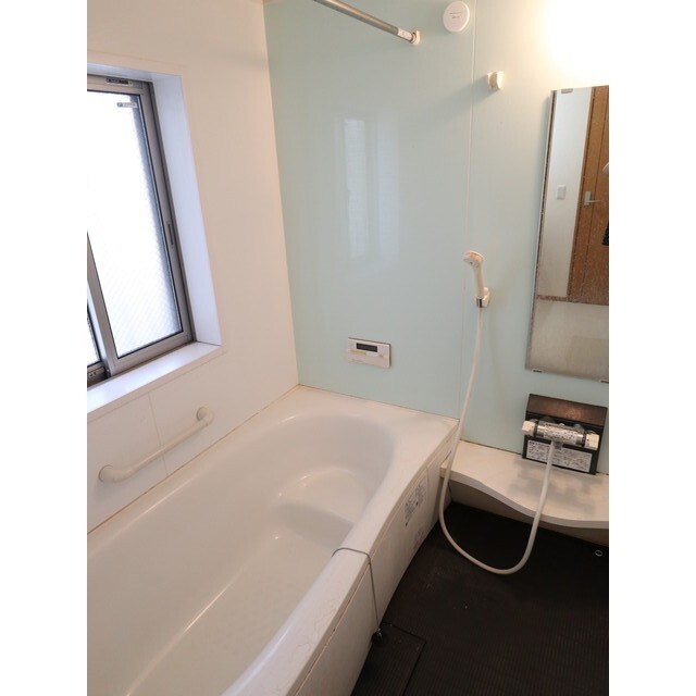 窓がある浴室♪※退去後の写真・現況優先