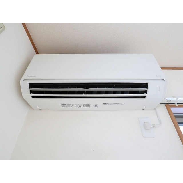 エアコンはLDK・バルコニー横6帖の2基は設備、洋室2部屋の2基は残置物となります。※退去後の写真・現況優先