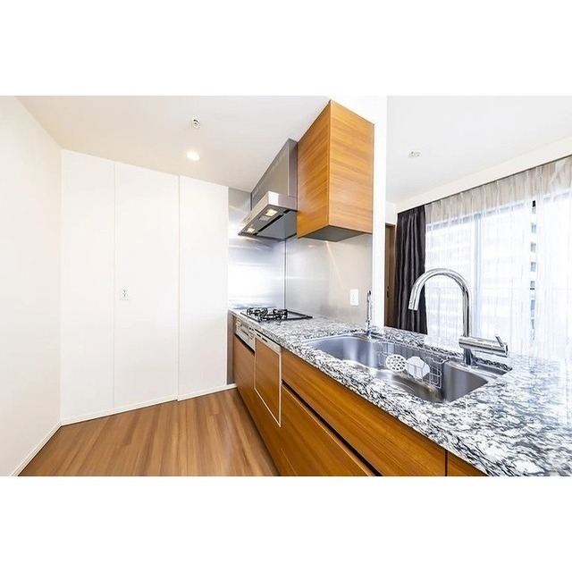 食洗器やディスポーザー付のキッチンです。※現況優先。