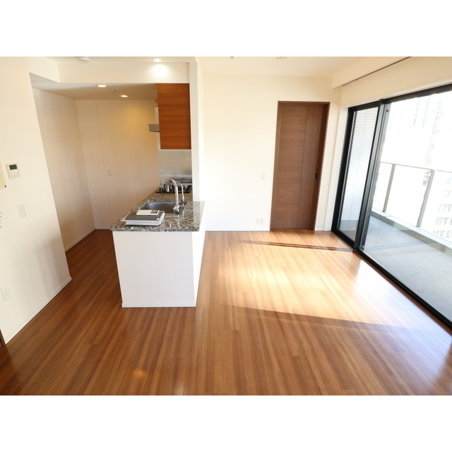 大きい窓があるので日が入ります♪※現況優先。