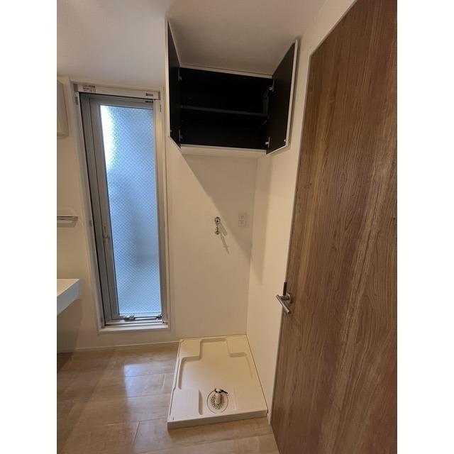 上部に棚付きの室内洗濯機置き場☆※現況優先