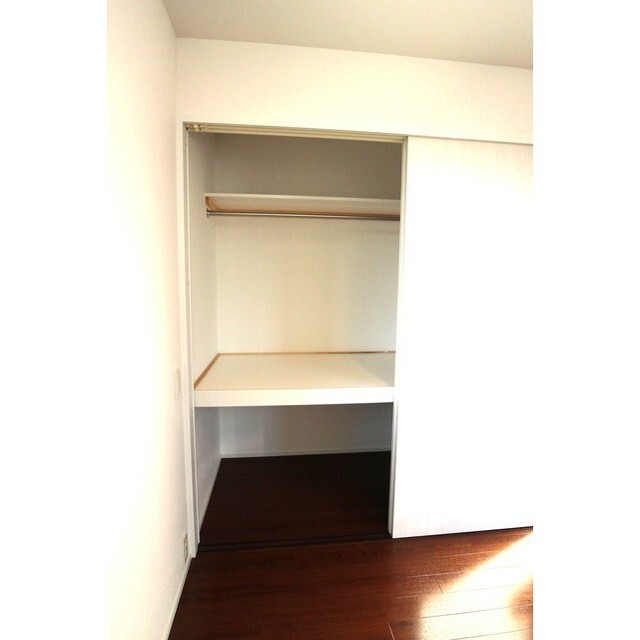 ハンガーパイプ付収納♪