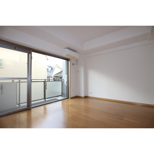 ８帖の広々とした洋室です♪※現況優先