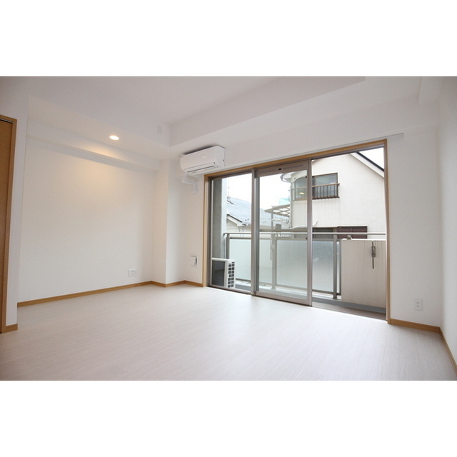 明るい雰囲気の洋室です♪※現況優先