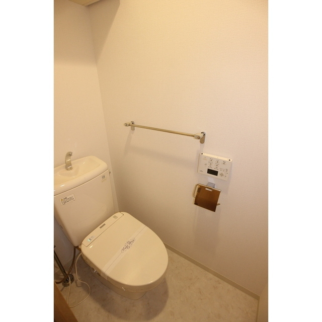 温水洗浄便座付きのトイレです♪※現況優先