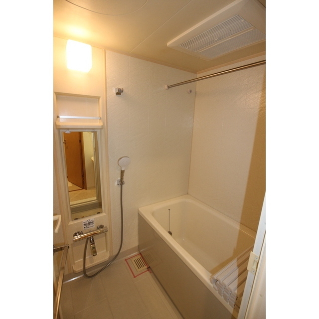 追焚機能・浴室暖房換気乾燥機付のお風呂です♪※現況優先