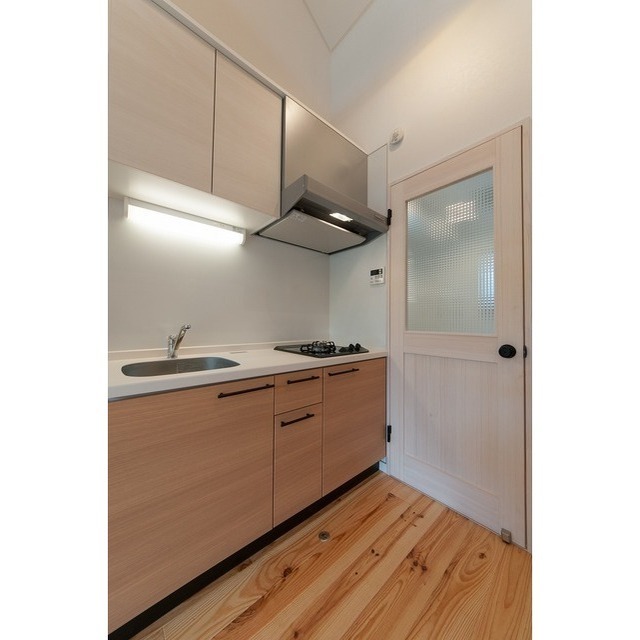 ２口ガスコンロ付きのシステムキッチンです☆※現況優先