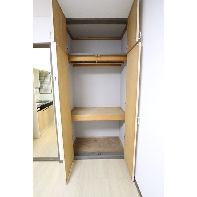 ハンガーパイプ付収納♪