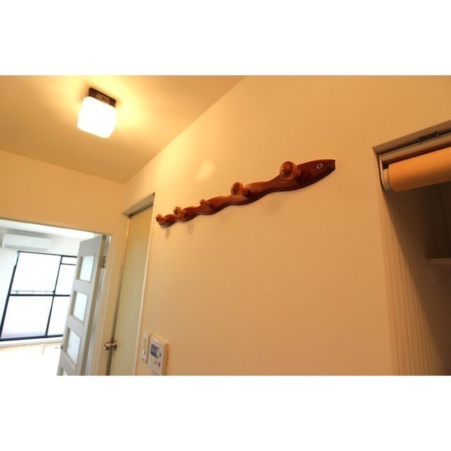 玄関に5連フックあり★