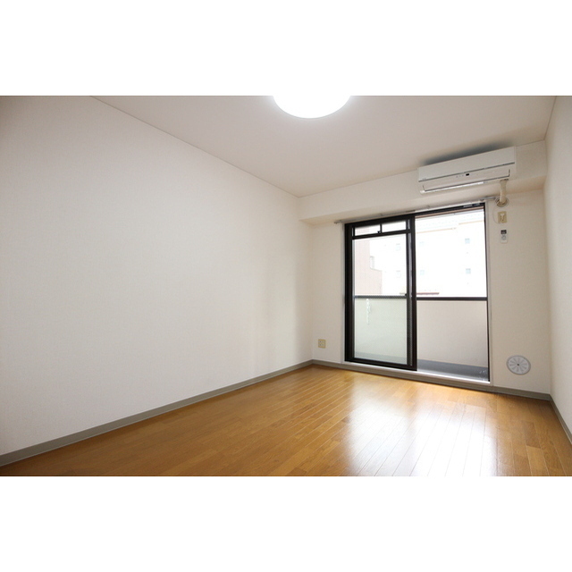 照明・エアコン付きの洋室です♪※現況優先