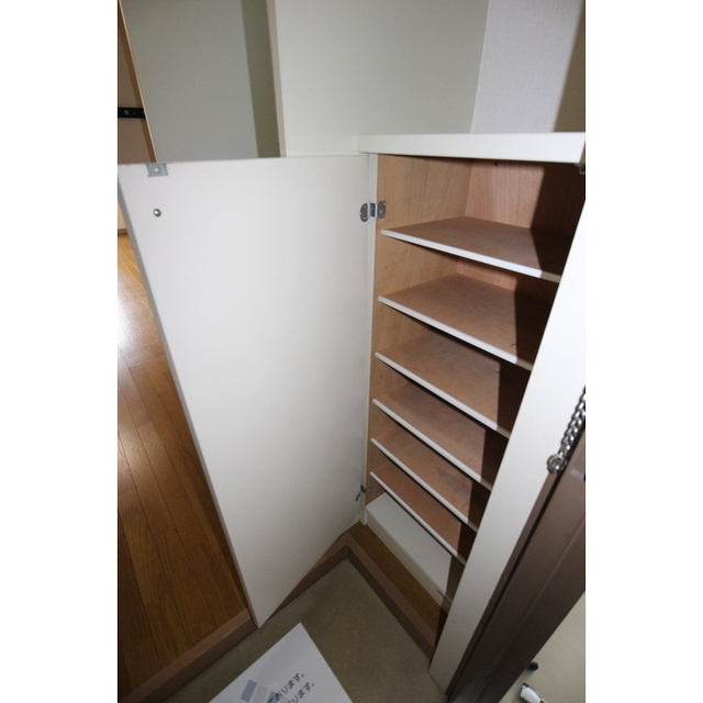 シューズボックス付きの玄関です♪※現況優先