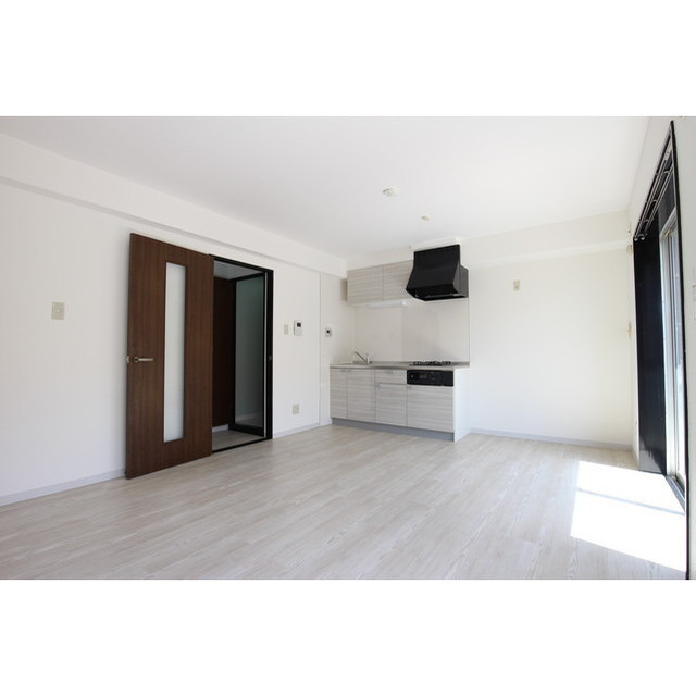 約10帖の広々リビングです♪※現況優先