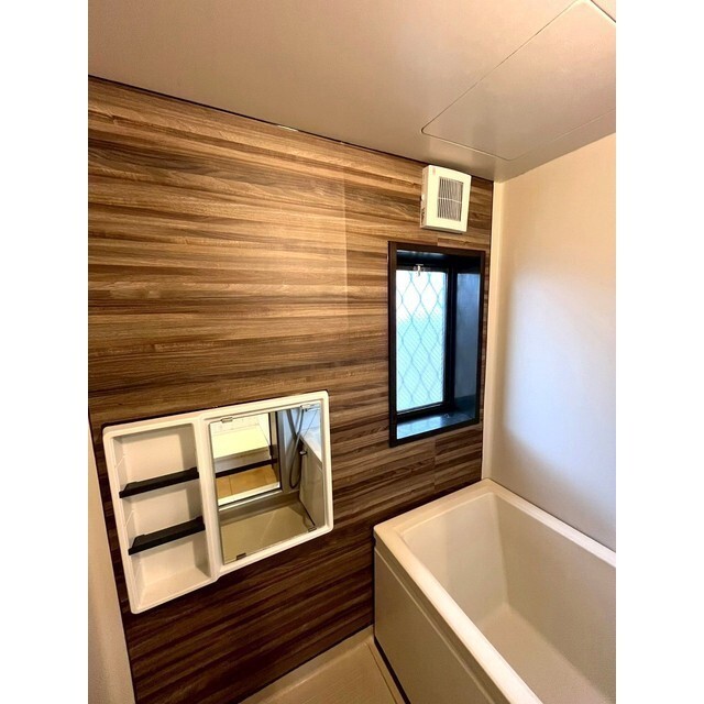 浴室に窓がついてます☆※現況優先