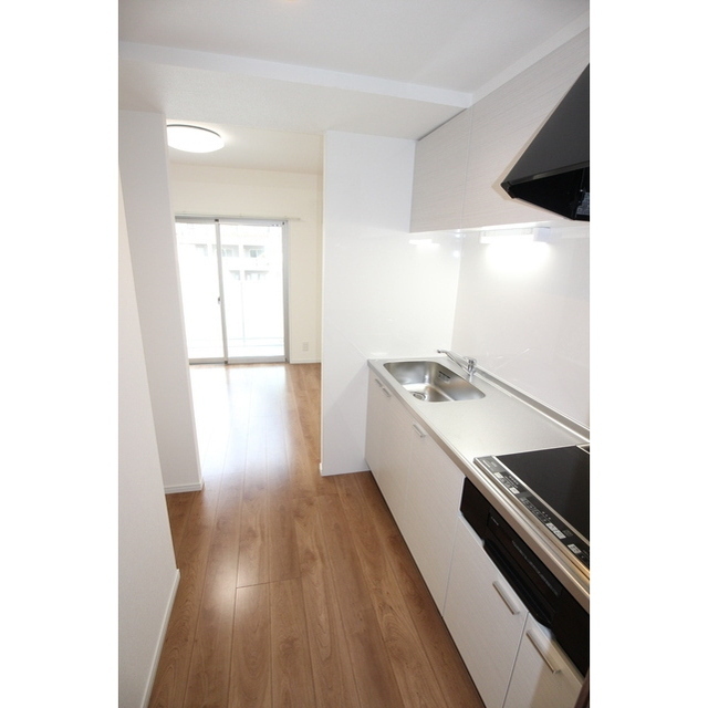 IHコンロ３口・グリル付のシステムキッチンです☆※現況優先