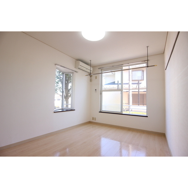 角部屋・二面採光の明るいお部屋です♪※現況優先