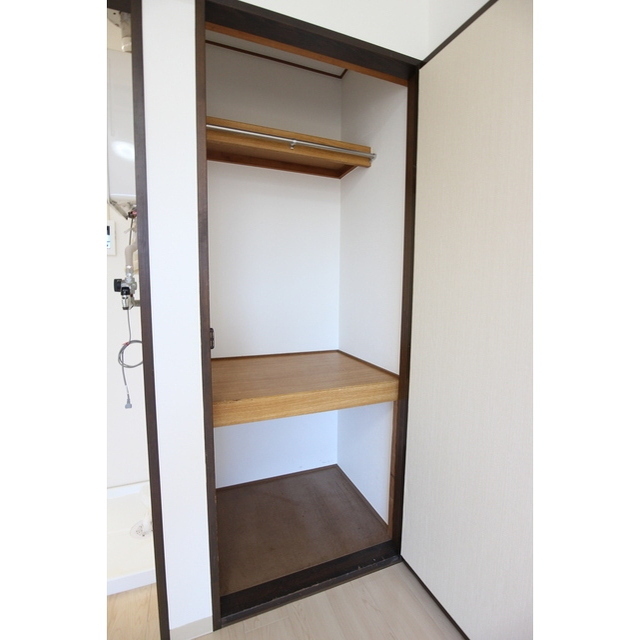 ハンガーパイプ付き収納です☆※現況優先