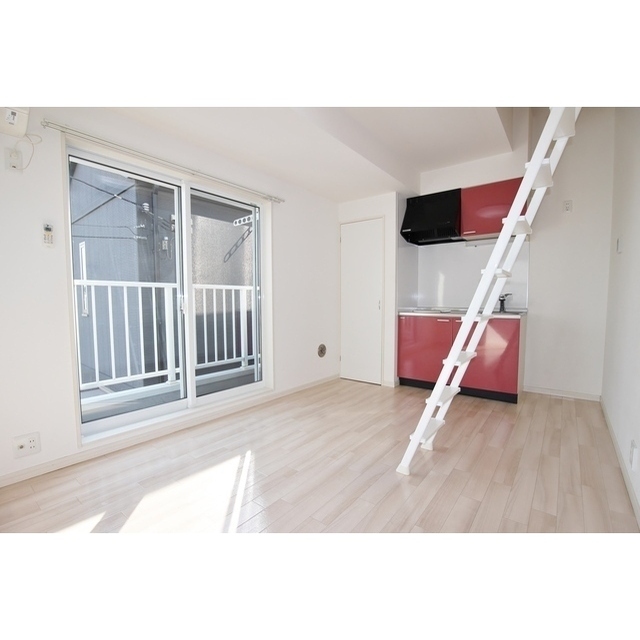 南向き・二面採光の明るいお部屋☆※リフォーム前のお写真です。現況優先。