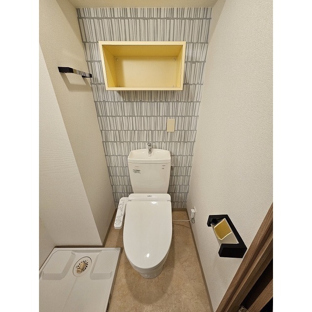 温水洗浄暖房便座・収納棚付き☆