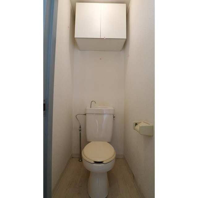 温水洗浄暖房便座に交換予定！※リフォーム前の写真です。現況優先