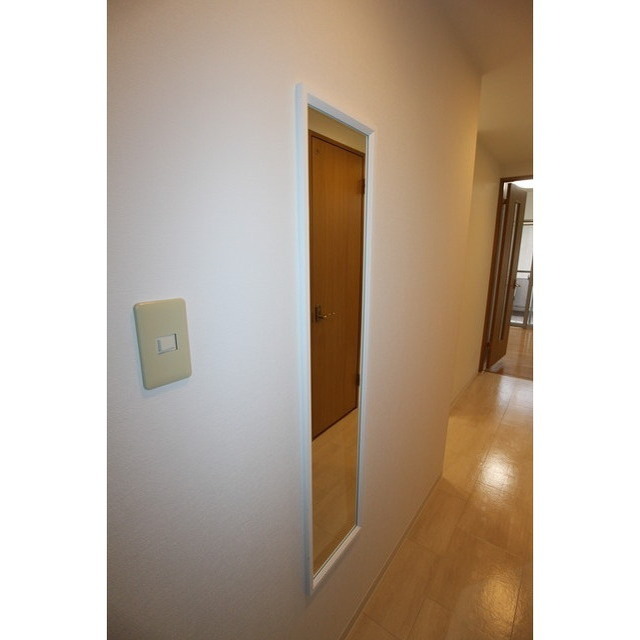 姿見鏡付きの玄関です☆※現況優先