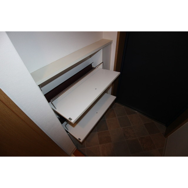 シューズボックス付きの玄関です♪※現況優先