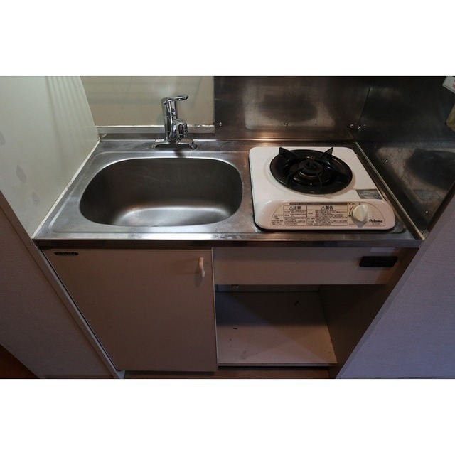 1口ガスコンロ付き★※リフォーム前のお部屋です。現況優先