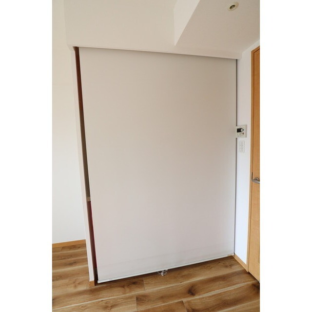 1Rですが、ロールスクリーンで隠せます!