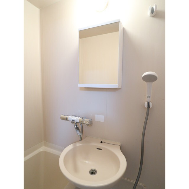 ミラーキャビネット新設します！※退去後の写真。現況優先。