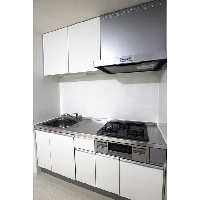 3口ガスコンロ・グリル付き★※別のお部屋のお写真です。現況優先