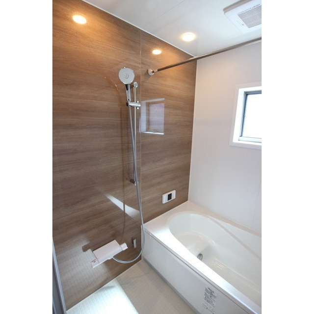 追焚機能・浴室乾燥機付きのお風呂です☆※現況優先