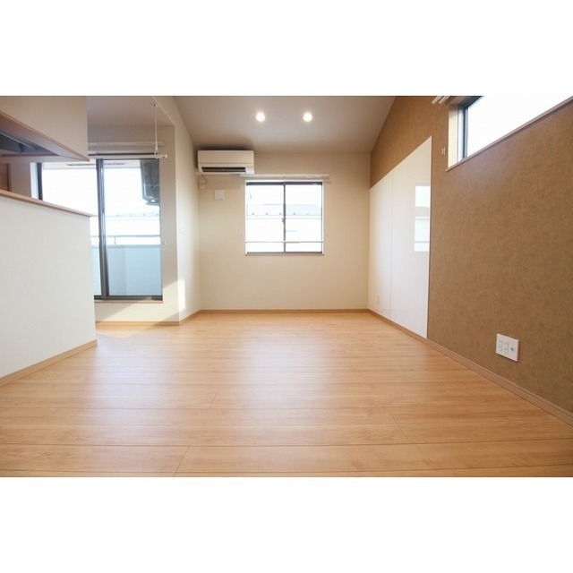 明るい雰囲気の洋室です♪※現況優先