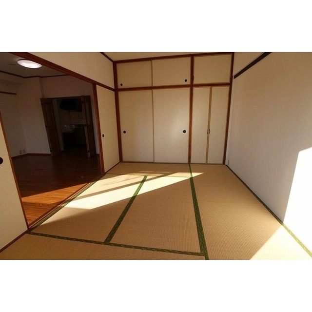 和室のスペースも収納が沢山☆※現況優先