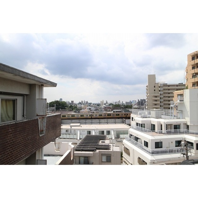 最上階からの眺め!中央線・総武線・東西線が通ります!