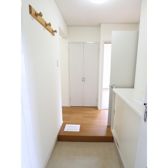 帽子など掛けられる3連フック有!