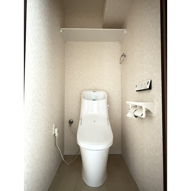 上部収納棚あり！