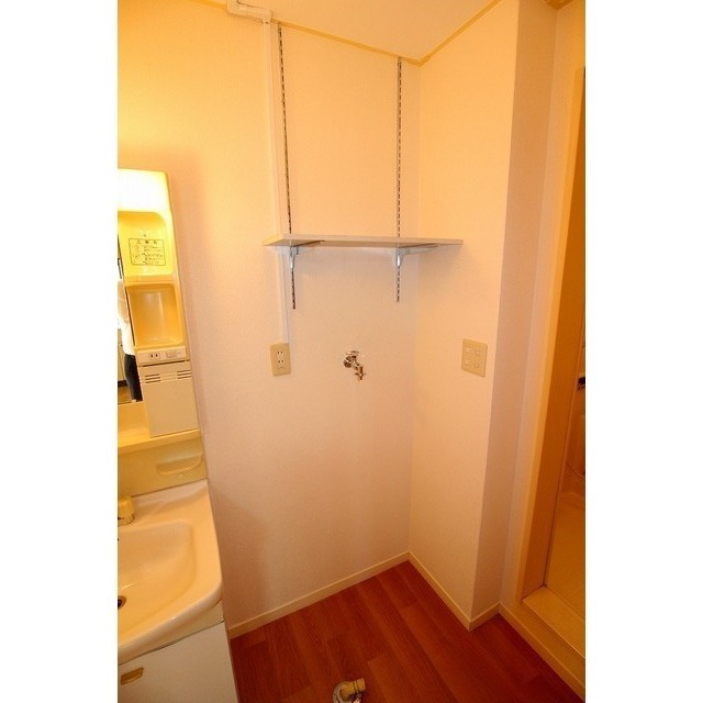 洗濯機置場※棚を設置しました