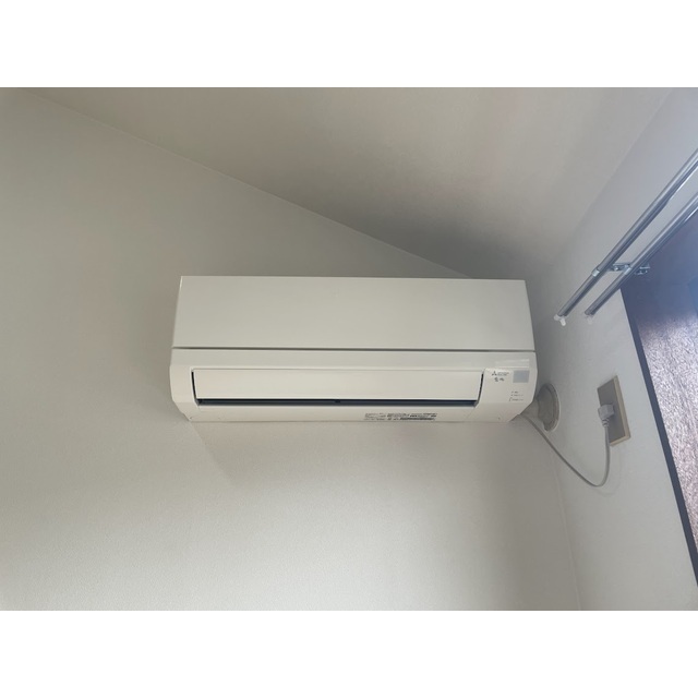 1年中快適に過ごせるエアコン付き☆※写真は別部屋。現況優先。