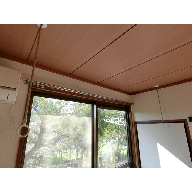 南側洋室に室内物干しあり！