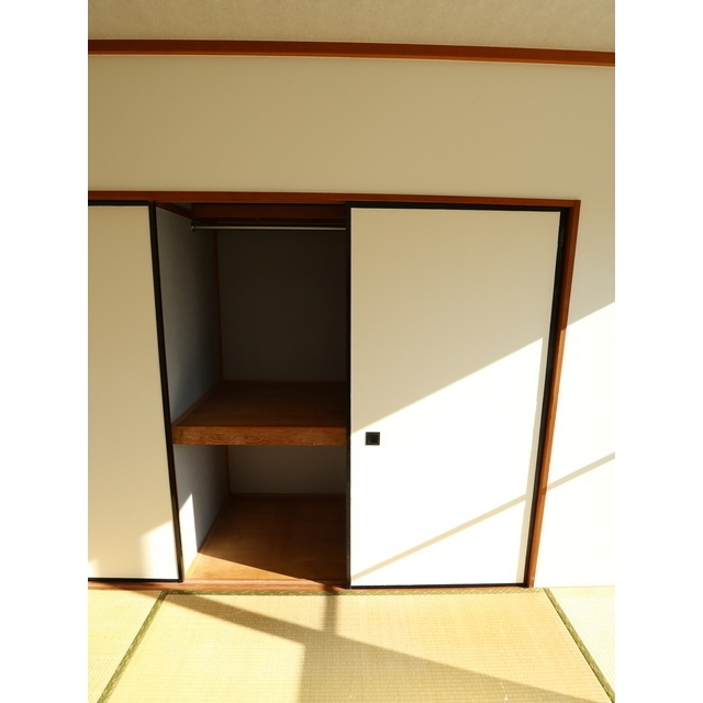 各居室収納有！ハンガーパイプがついて掛けることができます♪