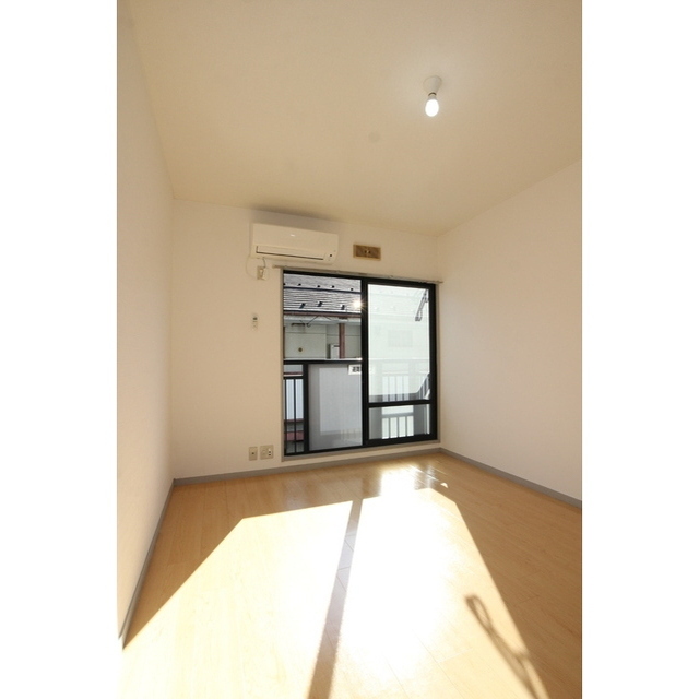 南東向きの明るい洋室です☆※現況優先