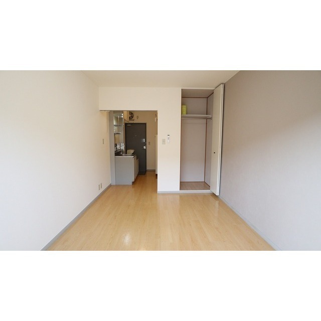 南東向きの明るい洋室です☆※現況優先