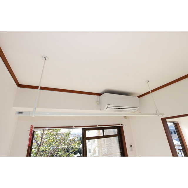 室内物干しが東側洋室にございます！