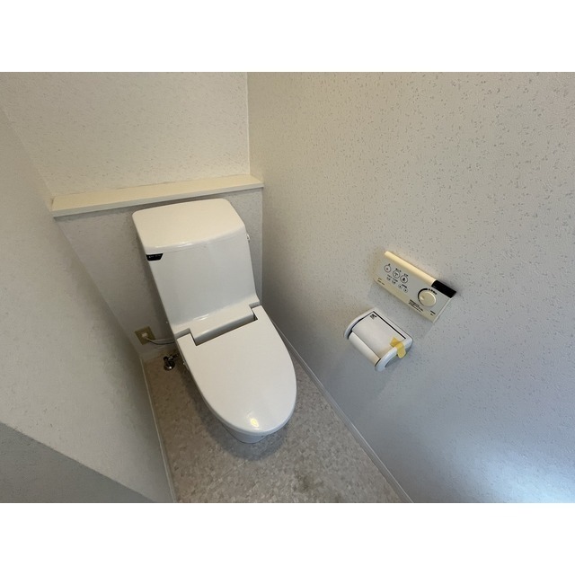 清潔感のあるトイレ★温水洗浄暖房便座です!