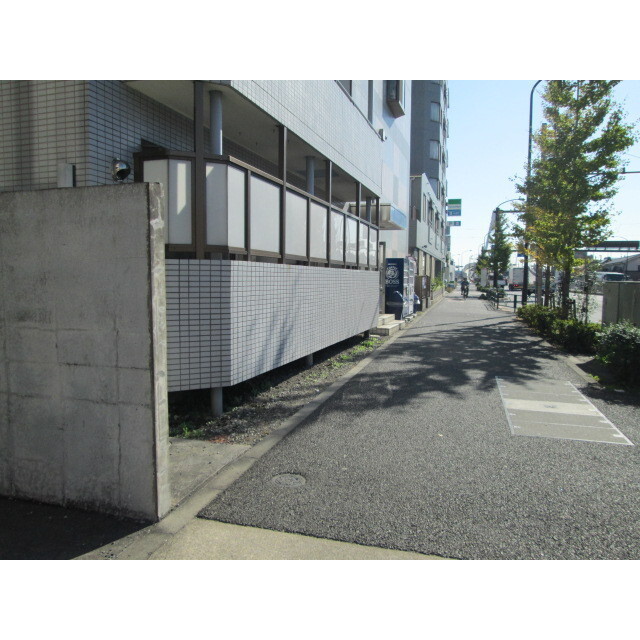 マンション前の通り