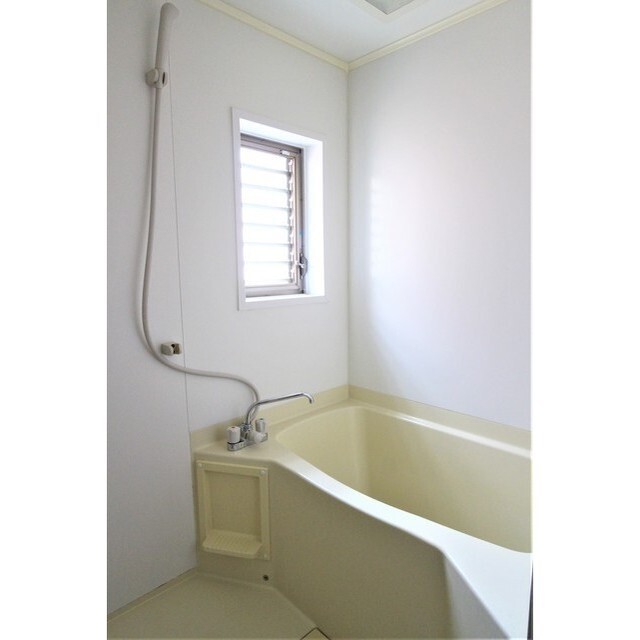 浴室に窓あり♪乾燥暖房機つき