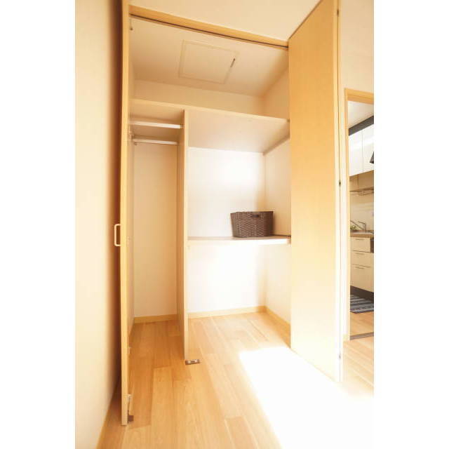 天井高までたっぷりと収納できるクローゼット☆