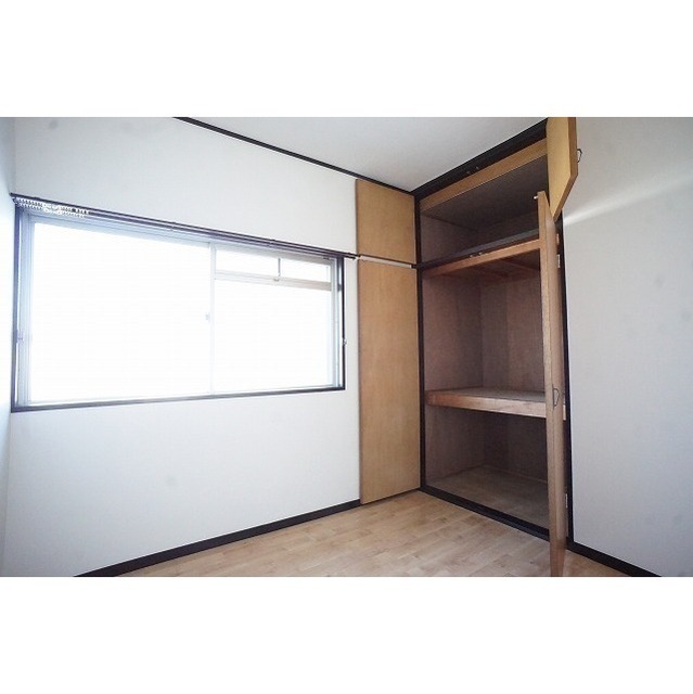 北側洋室の収納です♪