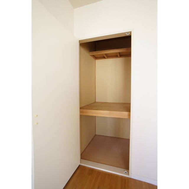 奥行のある収納スペースです