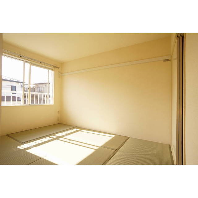 南向きで日当たり良好!畳も表替え済み!