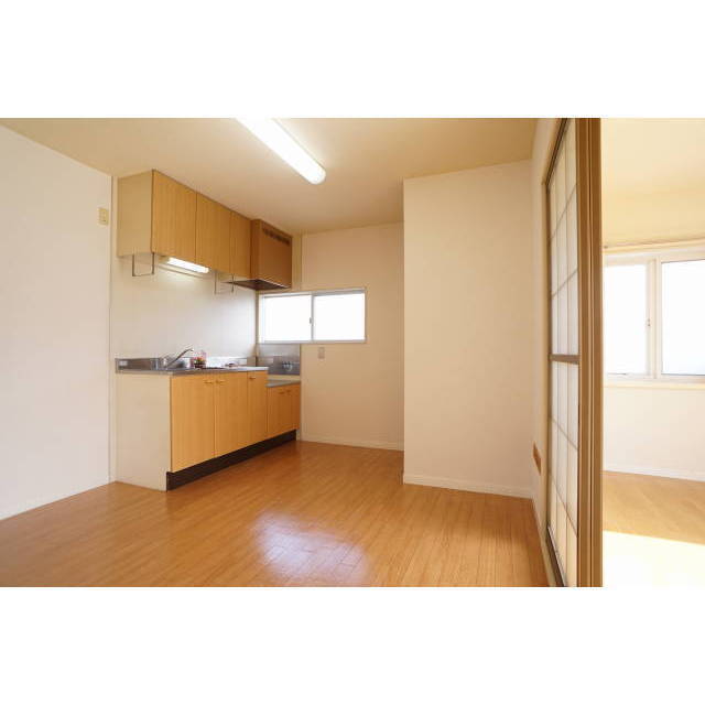 キッチンにも窓が有り換気も出来ます!